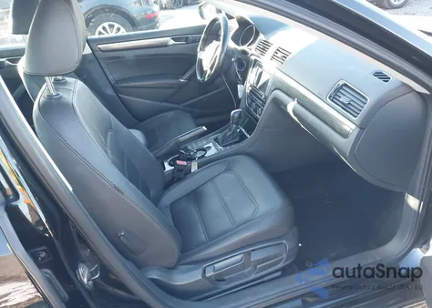 2016 Volkswagen Passat 1.8T Se z USA, uszkodzony, nr VIN 1VWBT7A30GC032616